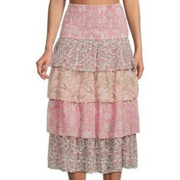 HOUSE of HARLOW Pink Floral Tie Back Smocked Crop Top & Tiered Midi Skirโฆ - Picture 2 of 13